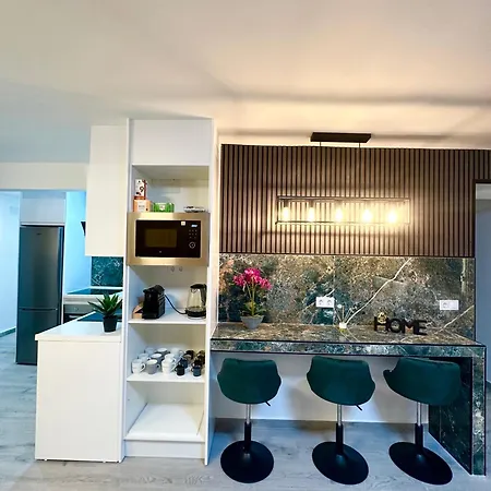 La Luna By The Sea شقة