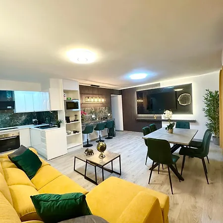 La Luna By The Sea * لقنت