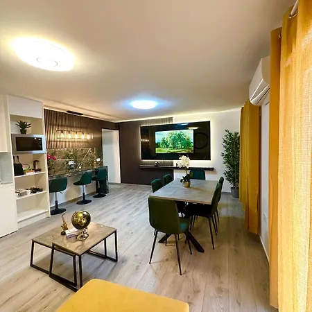 La Luna By The Sea شقة