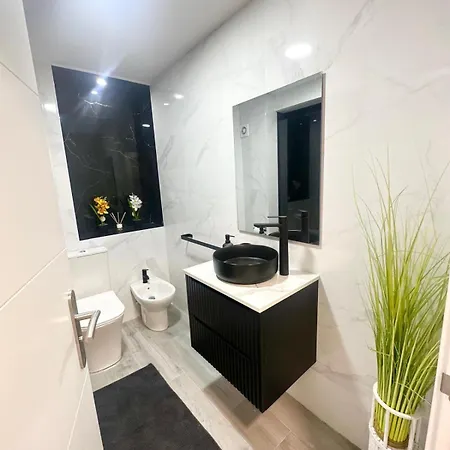 La Luna By The Sea لقنت