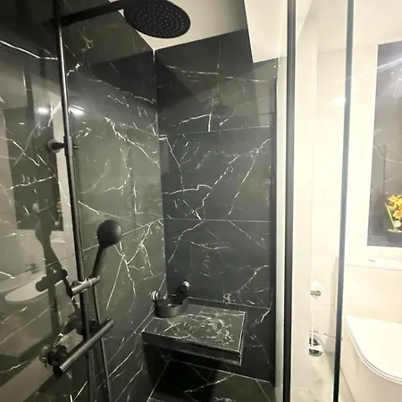 La Luna By The Sea *